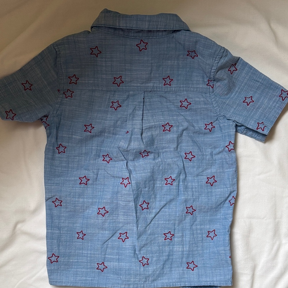 Cat & Jack Blue and red Short-Sleeve Button-Down with Red Star Accents Size 5T - Picture 4 of 4